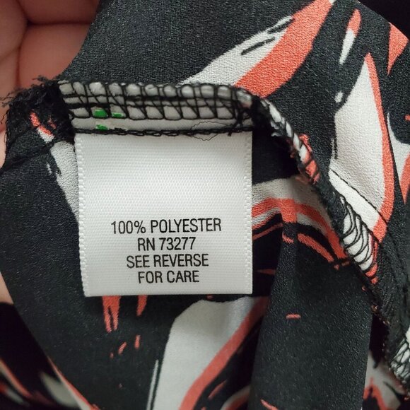 Apt. 9 Woman's Black White Red Abstract Semi Sheer Roll Tab Shirt Plus Size 2X - Picture 5 of 6